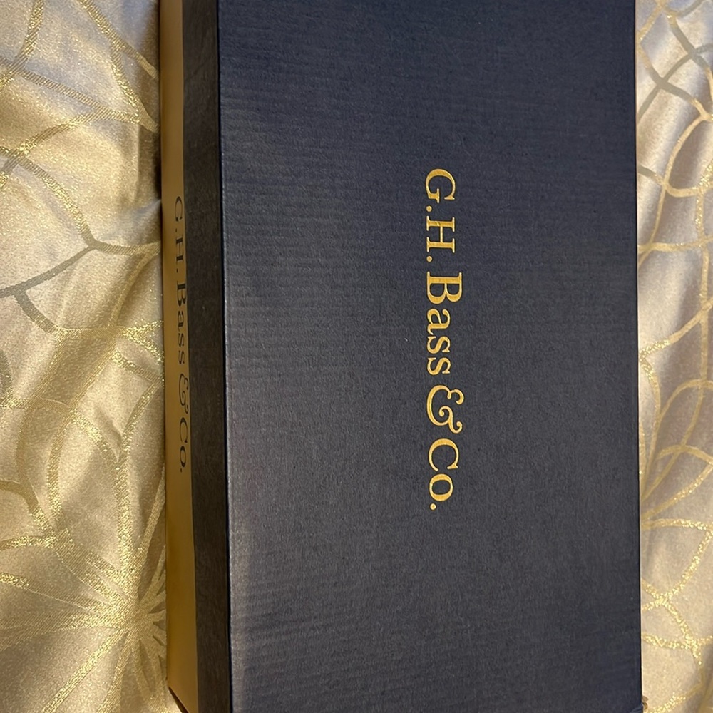 G.H. Bass&Co. Bass-Chadwick Brown size 12M men’s shoe. Excellent condition.